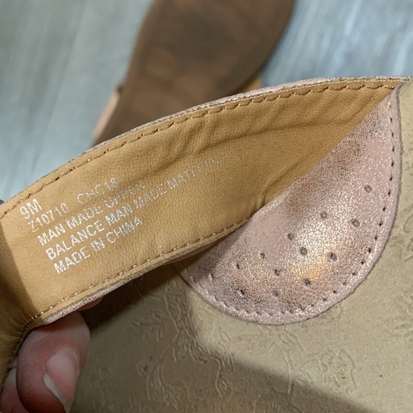 BOC Pink & Gold Vegan Leather Thong Style Sandals size 9 - Picture 7 of 8